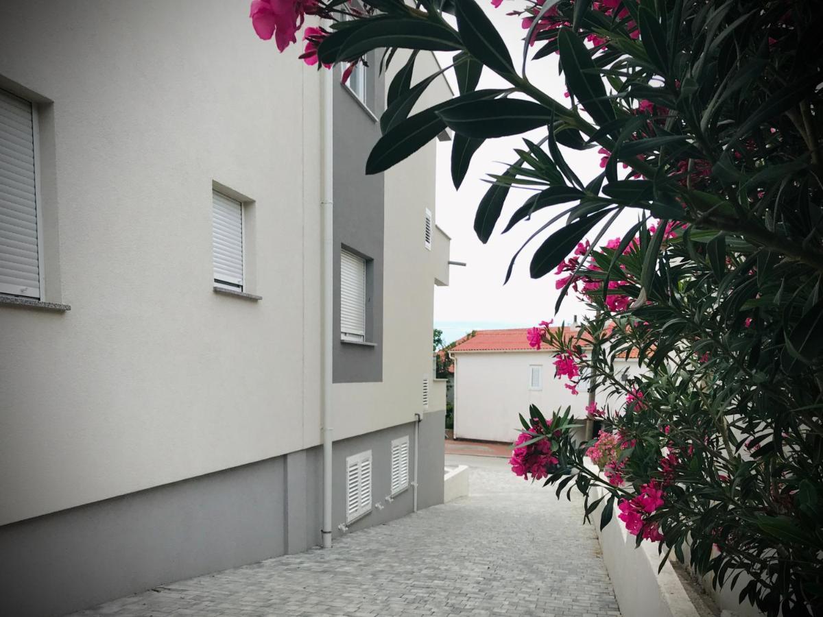 Apartments Luna ノヴァリャ エクステリア 写真