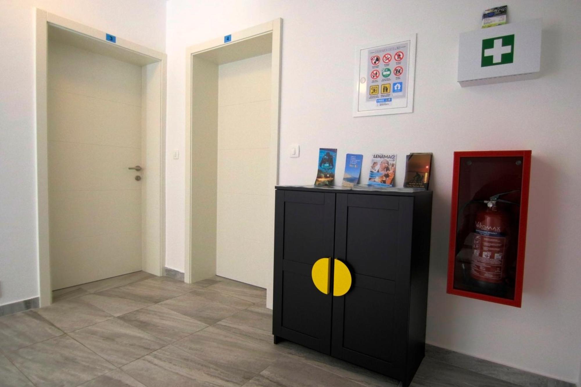 Apartments Luna ノヴァリャ エクステリア 写真
