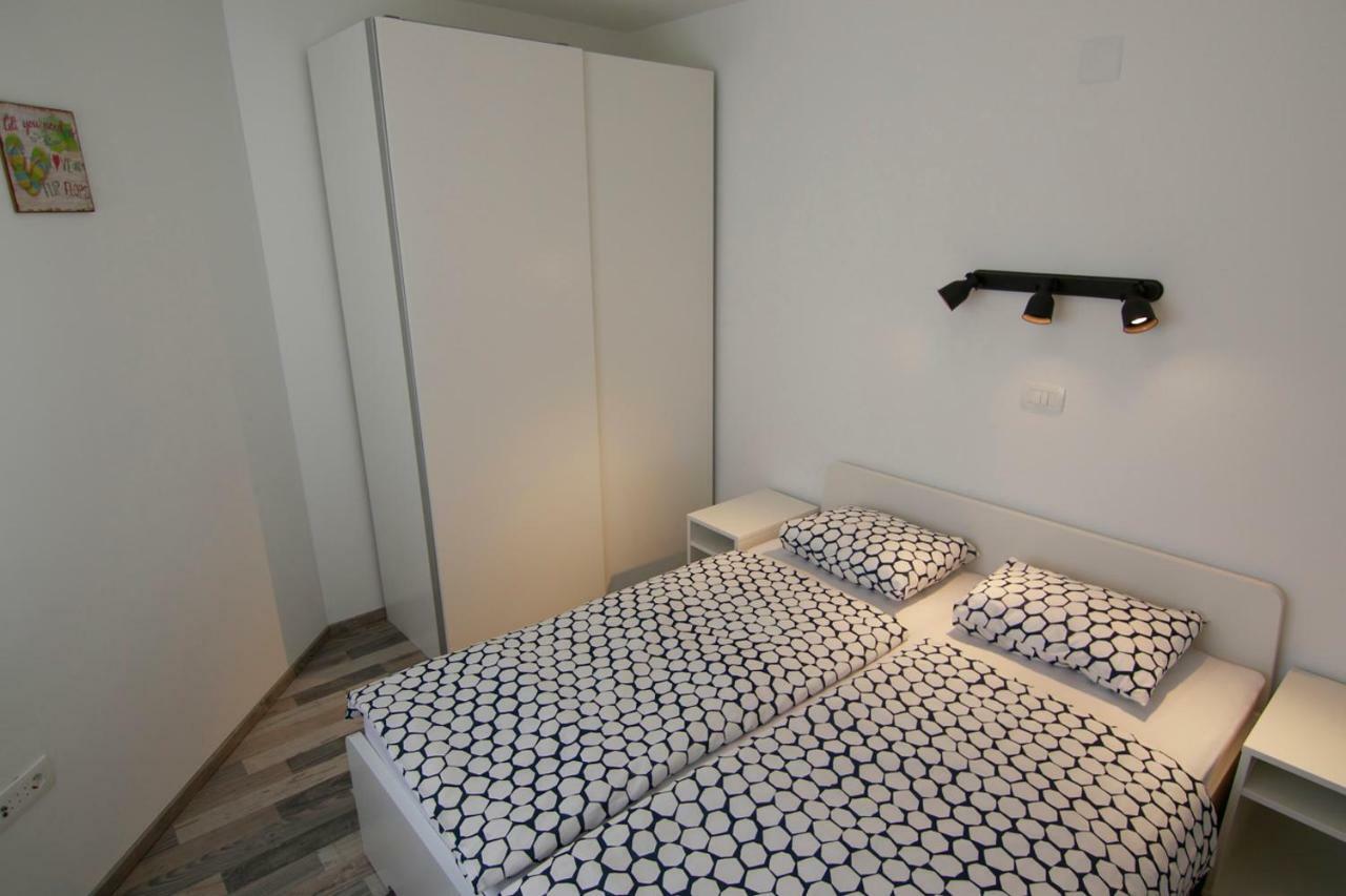 Apartments Luna ノヴァリャ エクステリア 写真