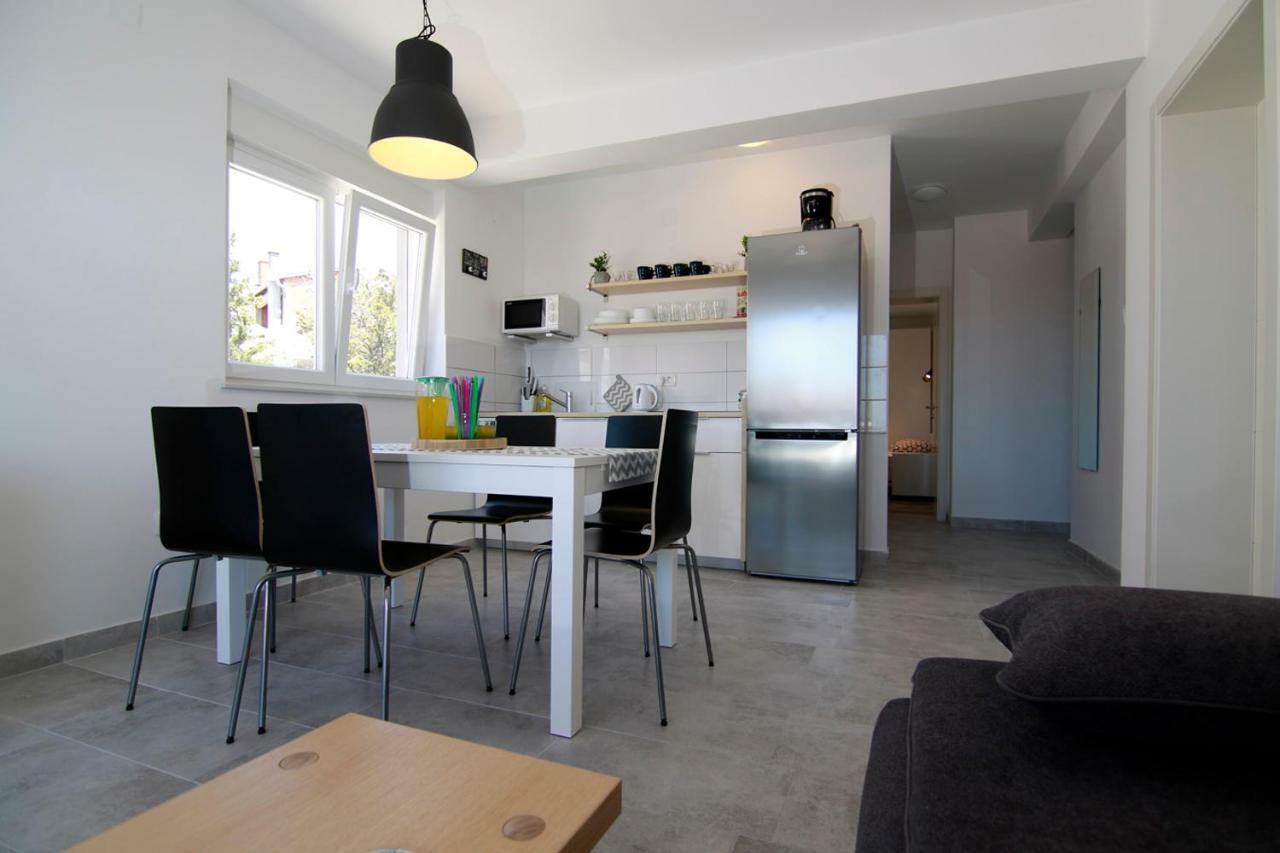Apartments Luna ノヴァリャ エクステリア 写真