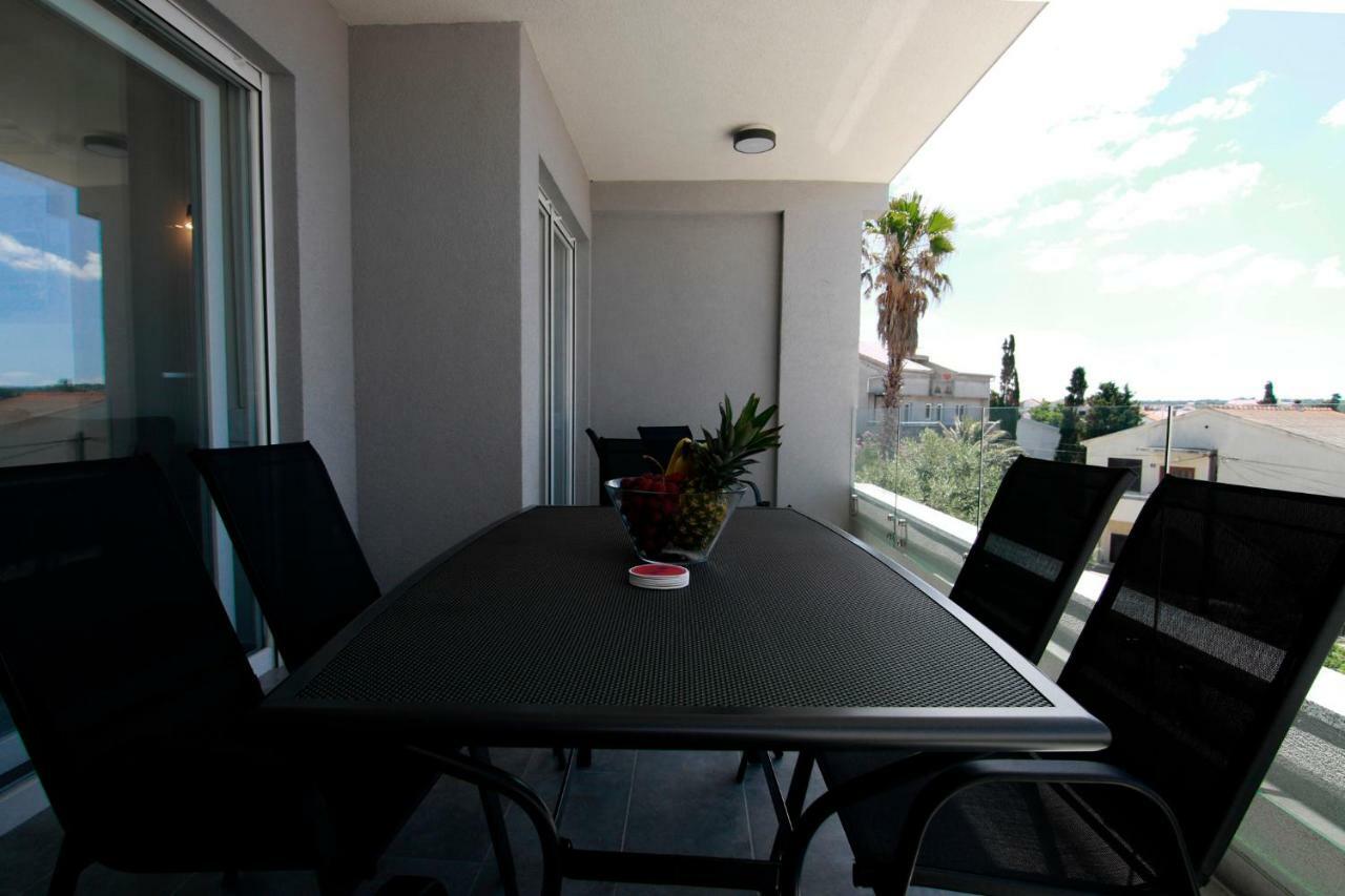 Apartments Luna ノヴァリャ エクステリア 写真