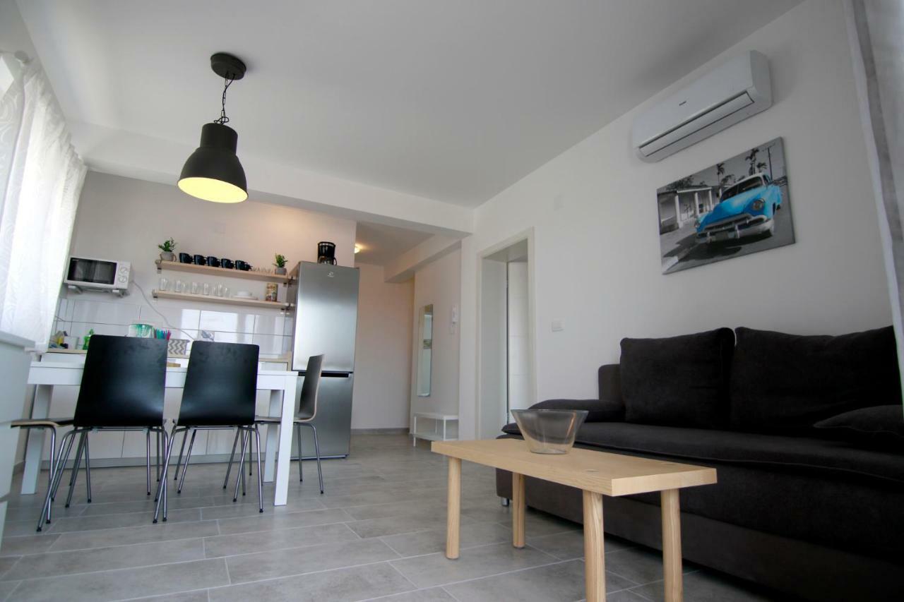 Apartments Luna ノヴァリャ エクステリア 写真