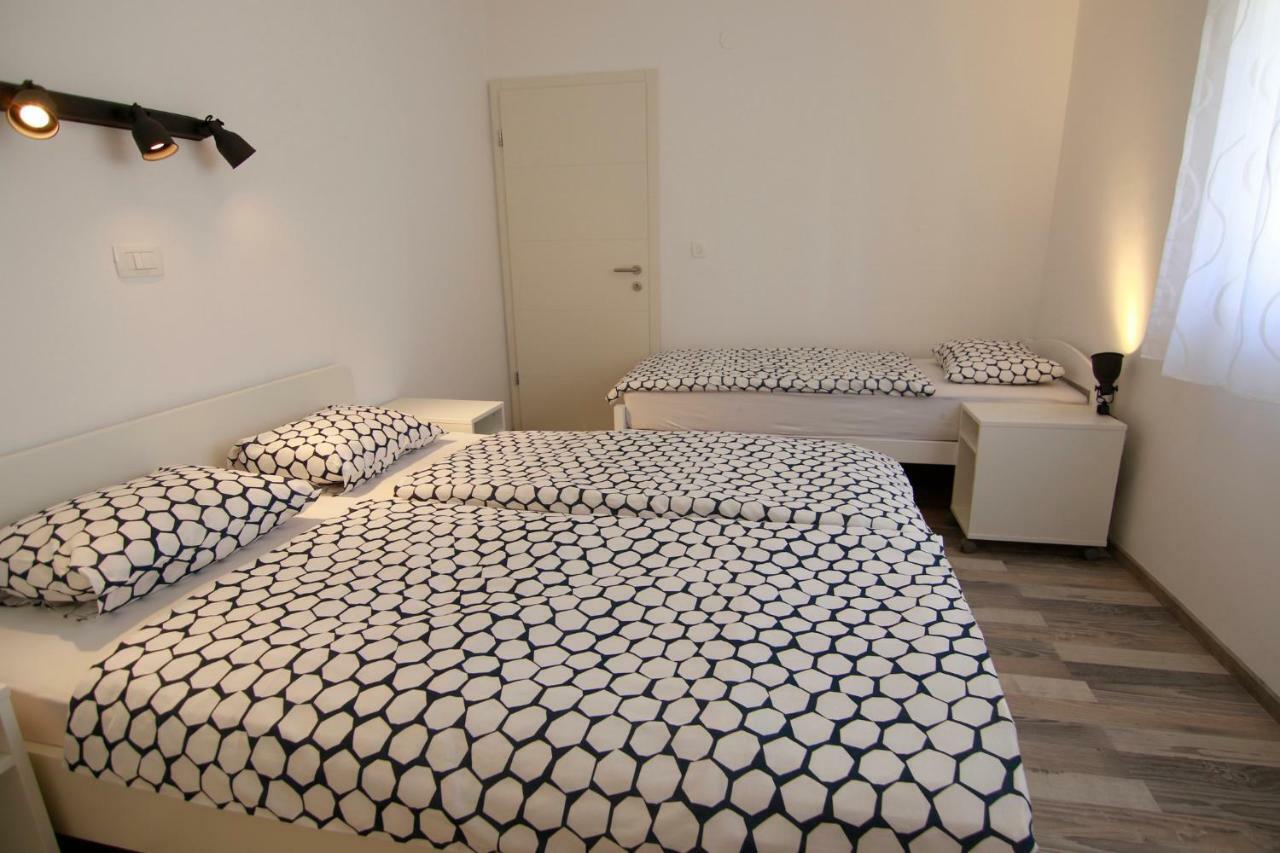 Apartments Luna ノヴァリャ エクステリア 写真