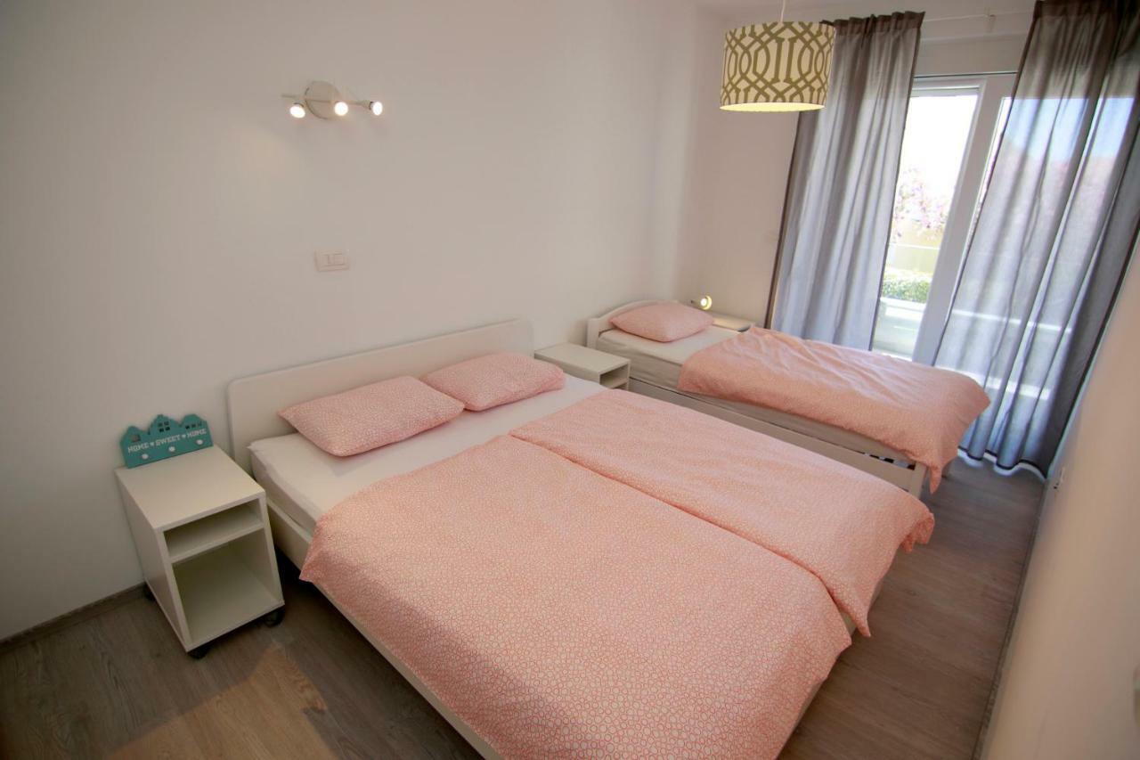 Apartments Luna ノヴァリャ エクステリア 写真
