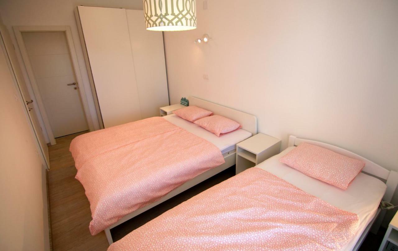 Apartments Luna ノヴァリャ エクステリア 写真