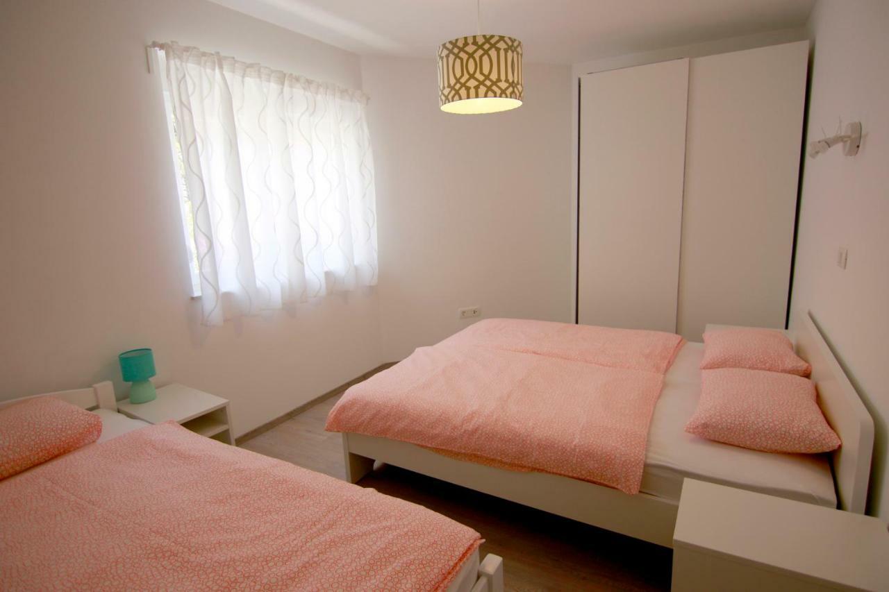 Apartments Luna ノヴァリャ エクステリア 写真