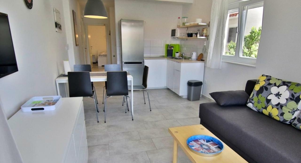Apartments Luna ノヴァリャ エクステリア 写真